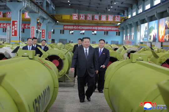  Lãnh đạo Triều Tiên lệnh sản xuất vũ khí, tăng sức mạnh răn đe 