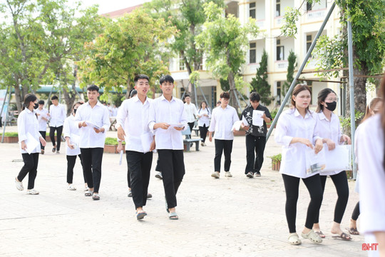 Thí sinh Hà Tĩnh bước vào ngày thi thứ 2 Kỳ thi tốt nghiệp THPT năm 2026