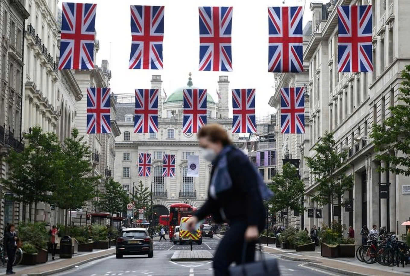  Người Anh ngày càng nghèo đi? 