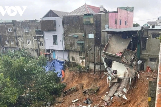Thủ tướng yêu cầu khắc phục nhanh hậu quả mưa lũ, di dời dân đến nơi an toàn 