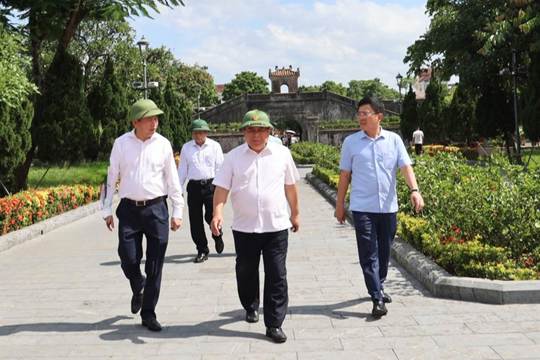 Phó Thủ tướng Nguyễn Chí Dũng tri ân các anh hùng liệt sĩ 