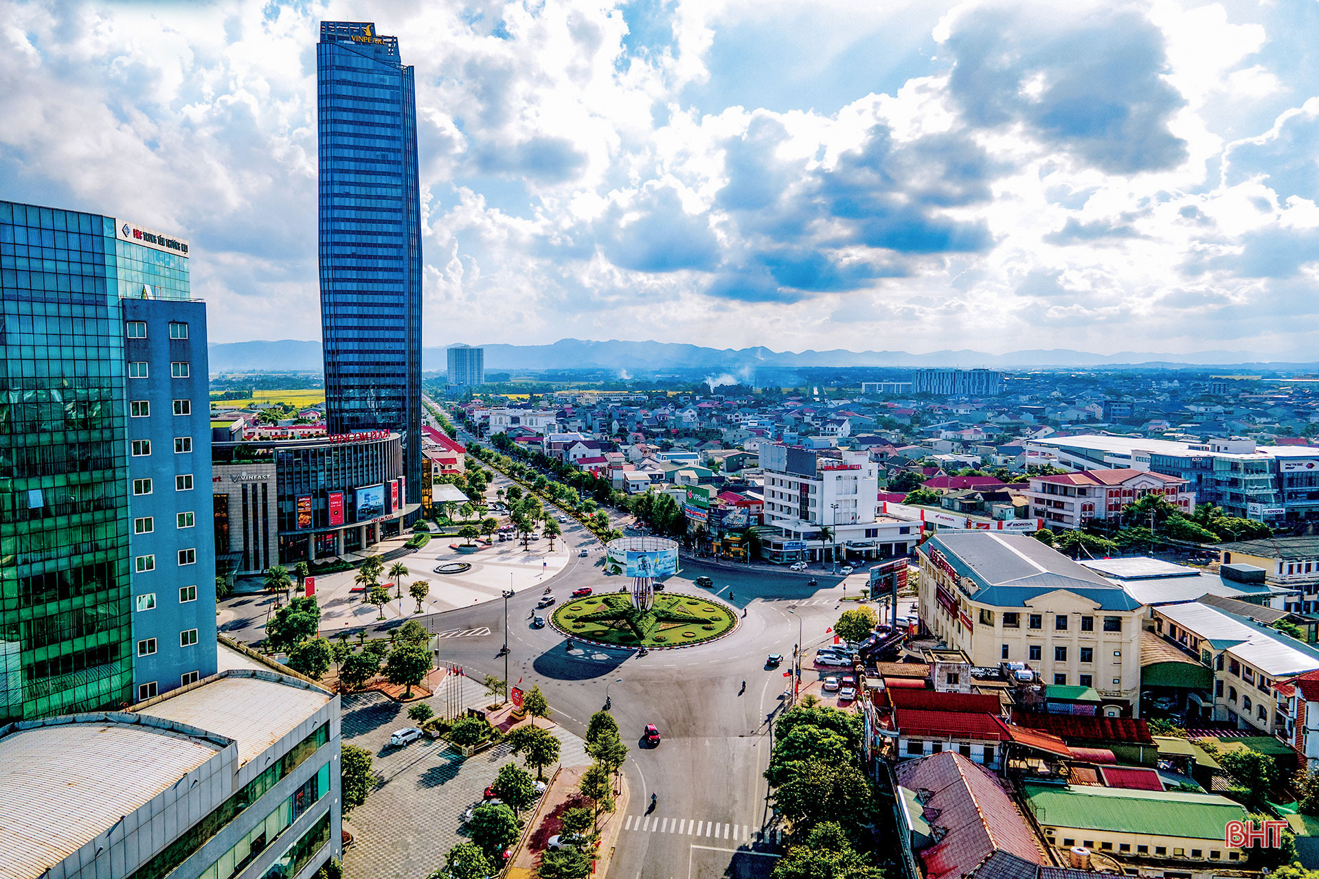 Nhiều cán bộ, công chức, viên chức, người lao động ở Hà Tĩnh sẵn sàng hy sinh quyền lợi cá nhân để thực hiện hiệu quả cuộc cách mạng sắp xếp, tinh gọn bộ máy, góp phần xây dựng quê hương ngày càng phát triển.
