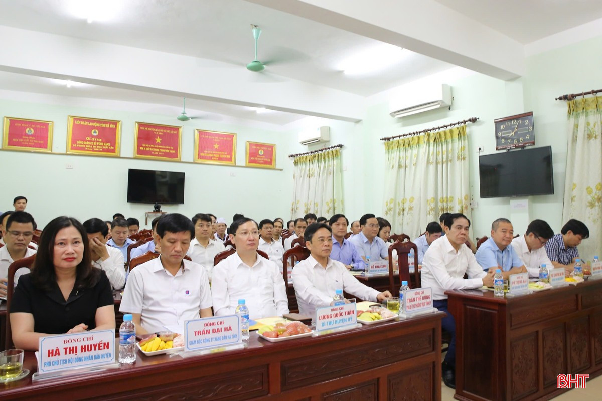 Lãnh đạo tỉnh dự khai trương hệ thống máy chạy thận ở Hương Sơn