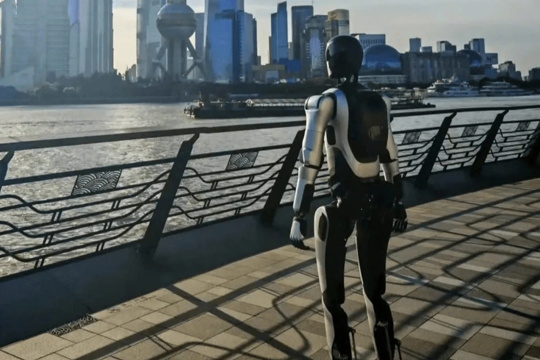  Robot Trung Quốc lập kỷ lục đi bộ 100km 