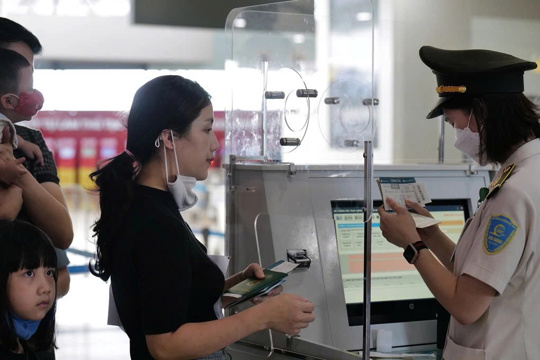 Hành khách được hoàn tiền vé nếu chuyến bay chậm 4 giờ