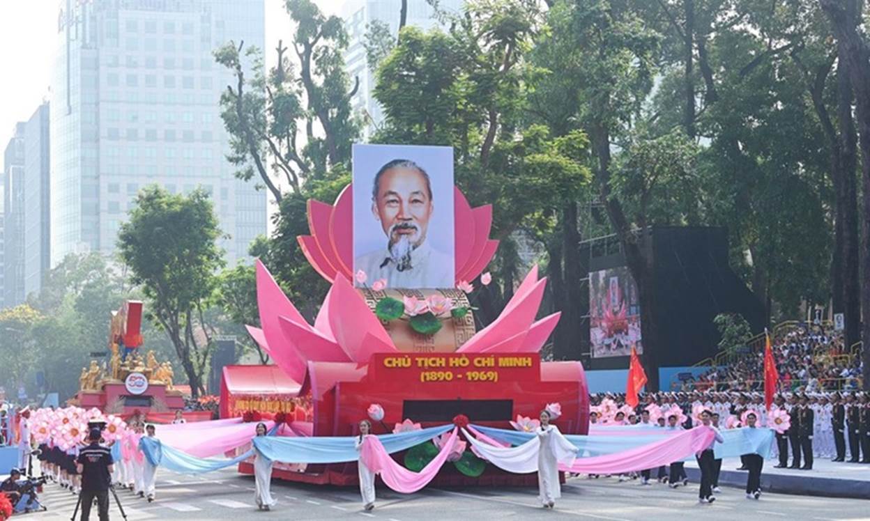 BÁC VẪN CÙNG CHÚNG CHÁU HÀNH QUÂN- Ảnh 1.