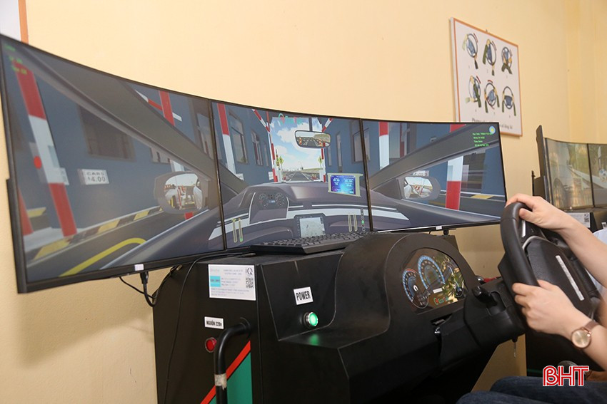 Sát hạch lái xe: Người dân mong ngóng, lực lượng CSGT "nóng ruột"!