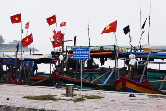 Chủ động ứng phó với gió mạnh, sóng lớn trên vùng biển Hà Tĩnh