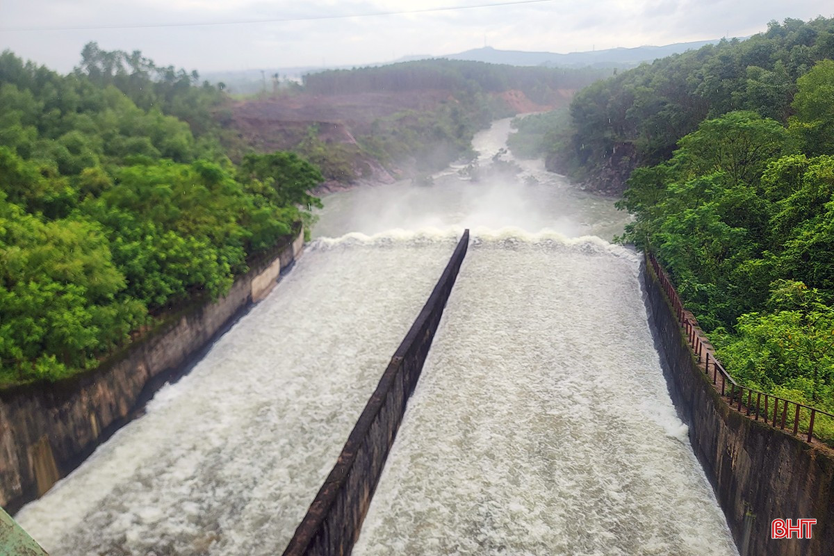  Kẻ Gỗ duy trì xả 200 m3/giây, nhiều hồ chứa đóng cửa tràn