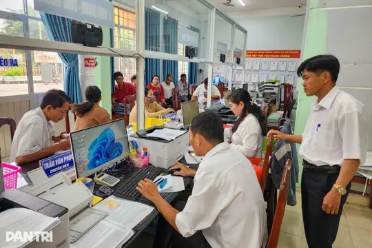 Cùng với tăng lương, tiền thưởng của cán bộ, công chức thay đổi sao?