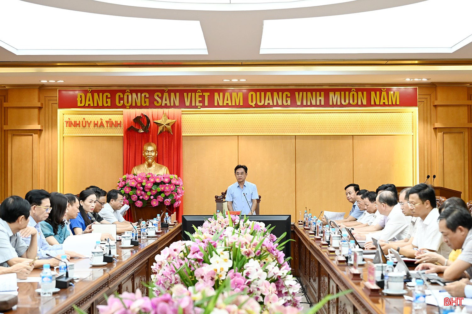  Tuyên truyền cán bộ, Nhân dân triển khai hiệu quả nghị quyết đại hội Đảng các cấp